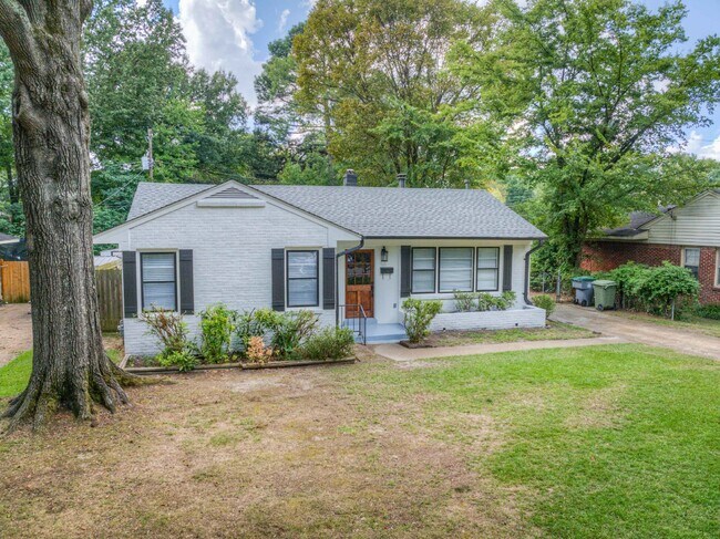 Building Photo - Renovated 3 Bed Rental Home with Hardwood ...