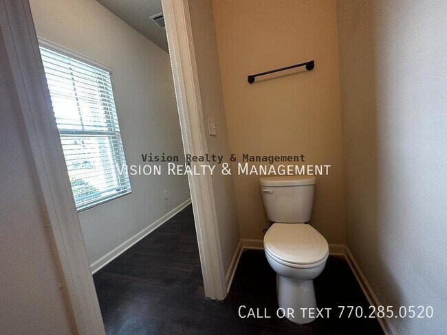 Building Photo - Charming Move In Ready Home!  4BD 2.5BA