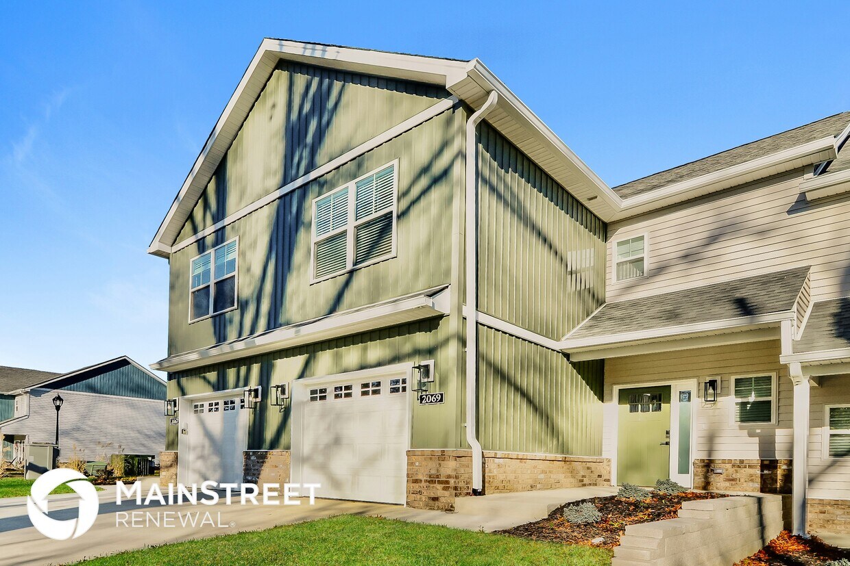 Primary Photo - 2069 Paddle Wheel Dr