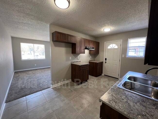 Building Photo - 2416 Charjean Cove