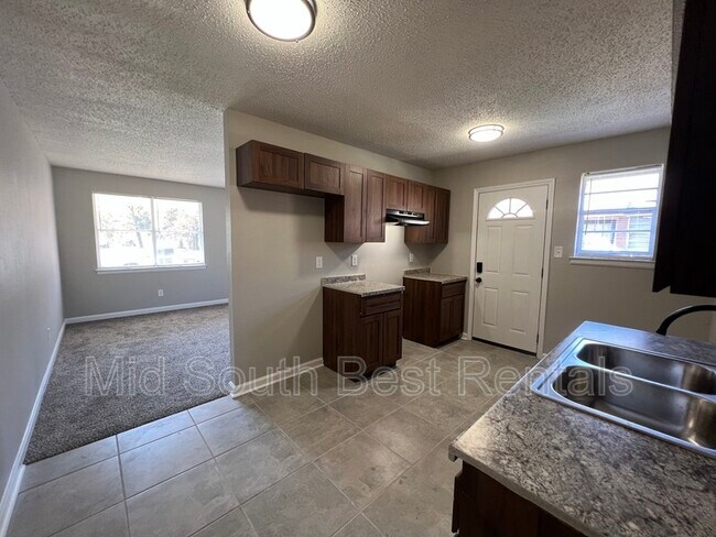 Foto del edificio - 2416 Charjean Cove