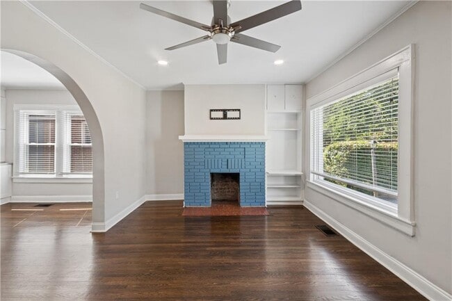 Foto del edificio - 1213 Cameron Ct NE