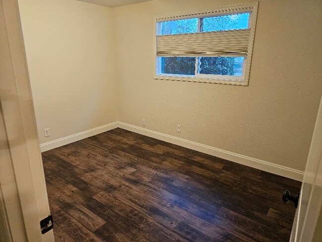 Foto del edificio - 905 Denise Ct SE