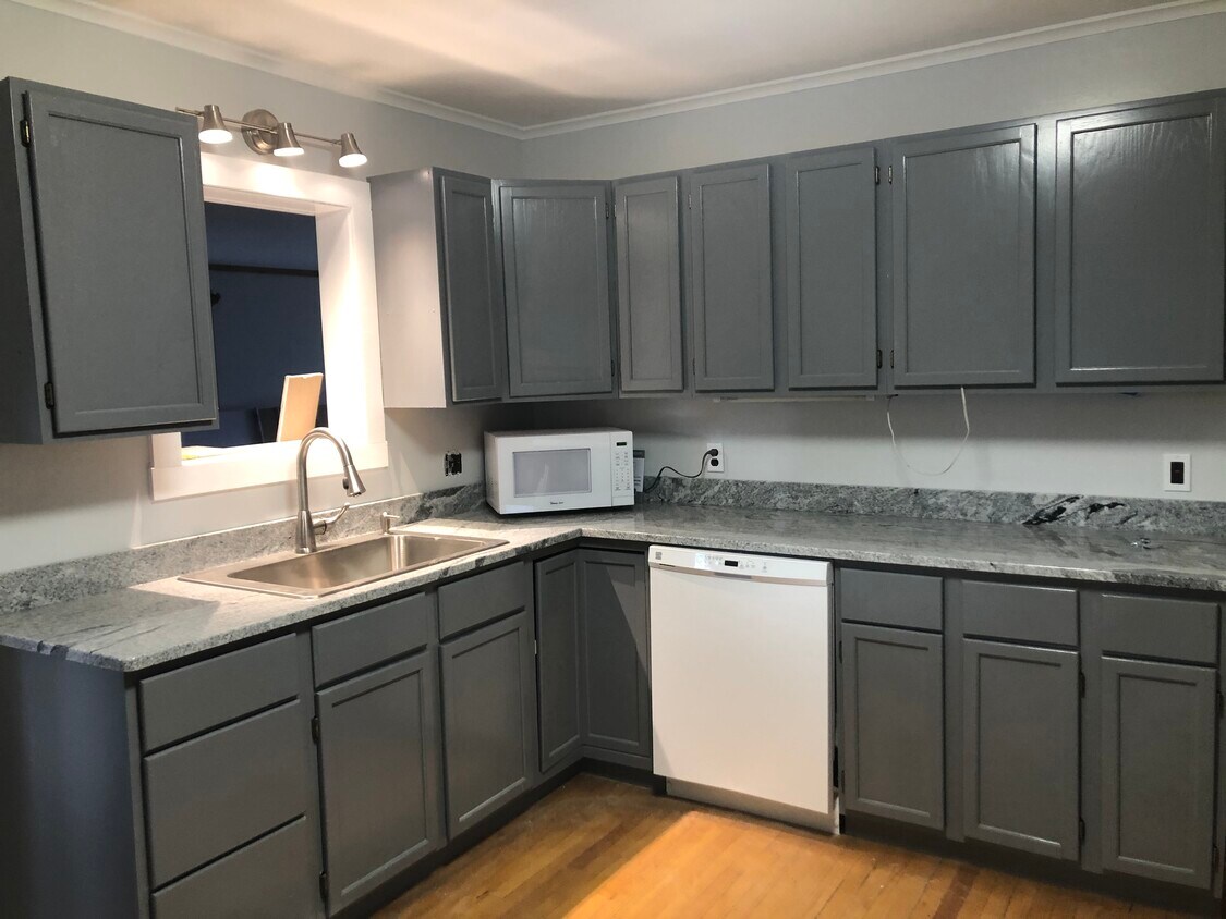 1827 Guptil Rd Unit 4, Waterbury Center, VT 05677 Apartments in