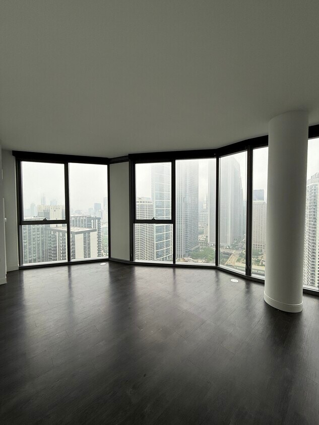 Foto principal - 450 E Waterside Dr