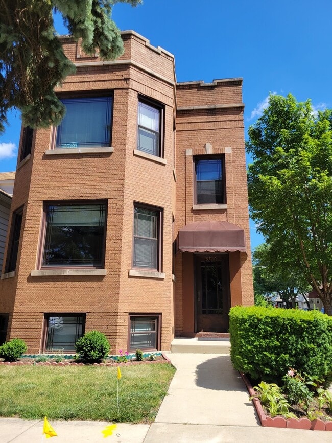 Building Photo - 5700 W Leland Ave