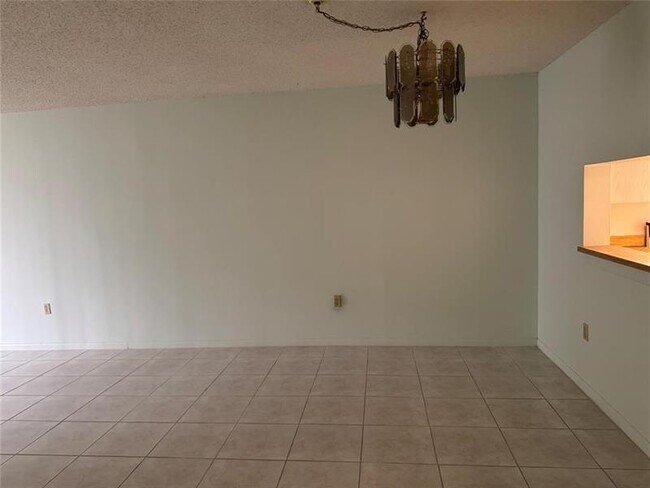 Building Photo - 1820 N Lauderdale Ave