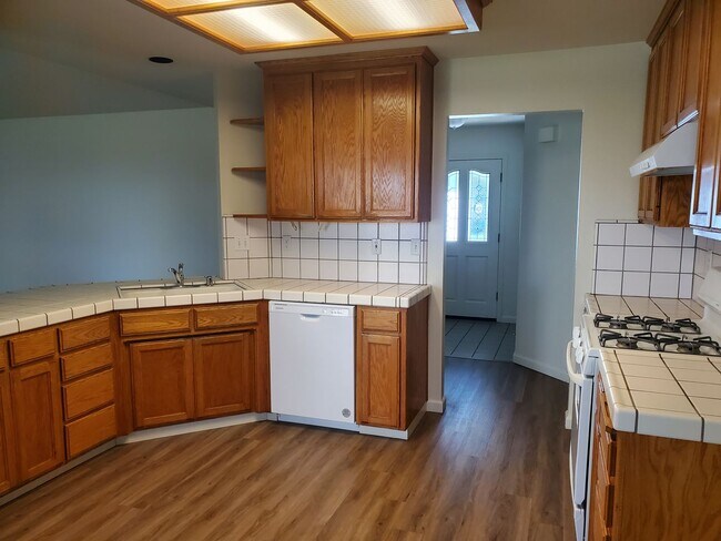 Building Photo - Charming and Cozy 3BR/2BA Home in Chico - ...