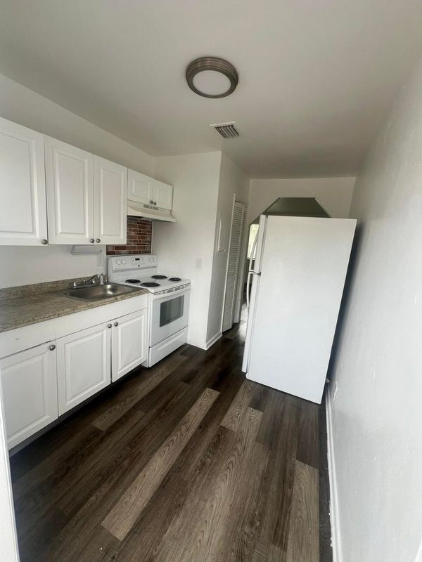 Foto del edificio - 1021 Henrietta Ave