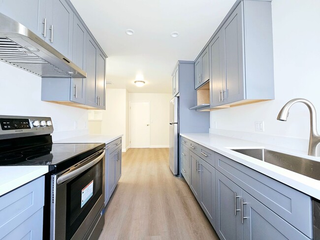 Building Photo - Remodeled 3-bed/2-bath Single Family Home ...