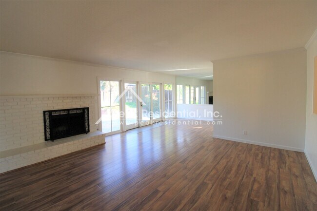 Foto del edificio - Charming 3bd/2ba Foothill Farms Home With 2 Car Garage!