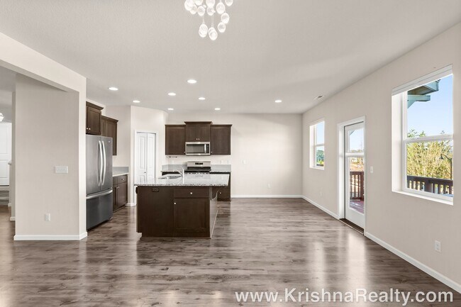 Building Photo - Beautiful 4 BD* 2.5 BA* +Bonus Room* Singl...