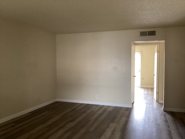 Foto del edificio - 1414 W Vassar Ave