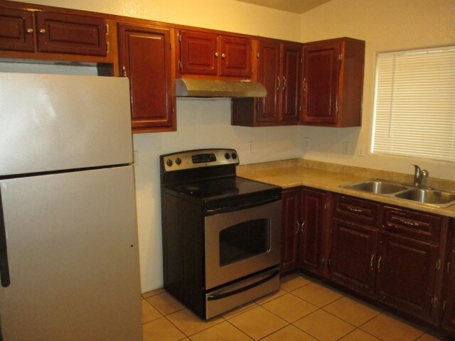 Building Photo - 1121 N 25th Pl