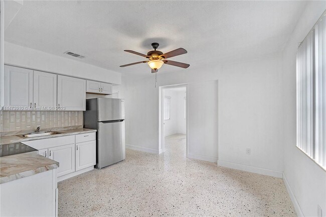 Foto del edificio - 11057 SW 3rd St
