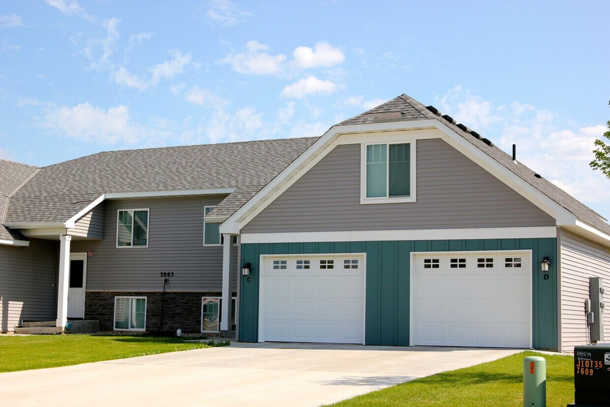 Foto principal - 2820 15th Ave NW