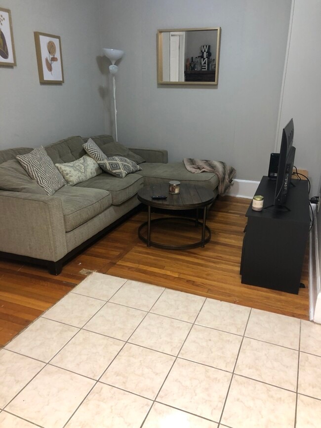 Foto del edificio - 905 Beacon St