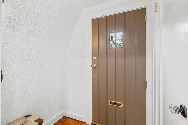 Building Photo - 39 Hillcrest Ave