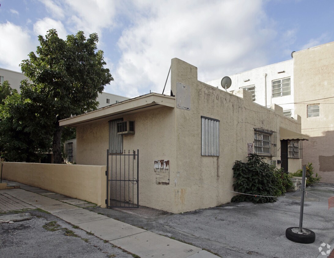 Primary Photo - 1444 SW 7th St