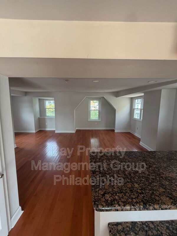 Building Photo - 204 Sumac St