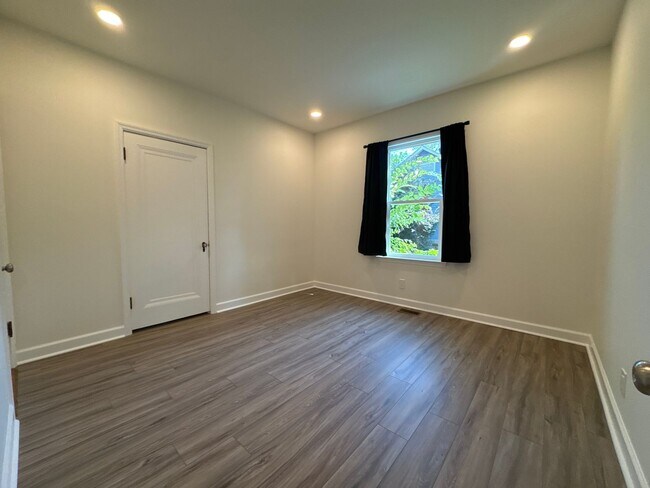Building Photo - 114 N Hatton Ave