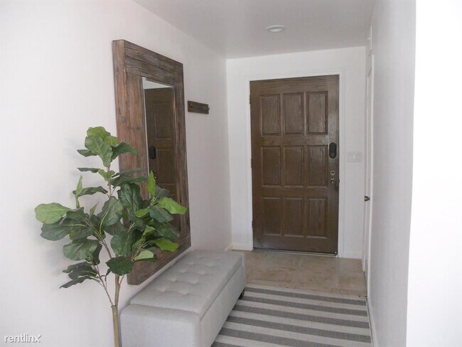 Foto del edificio - 3 br, 2 bath Condo - 189 Madrid Ave