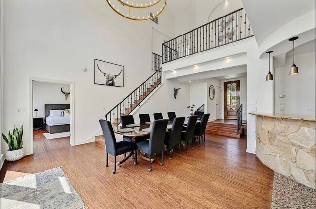 Building Photo - 3711 Highland Dr