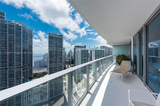 Building Photo - 200 S Biscayne Blvd