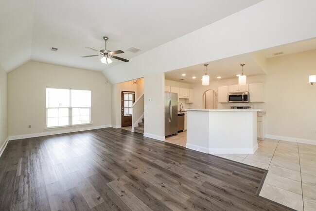 Building Photo - 4645 Spike Ln