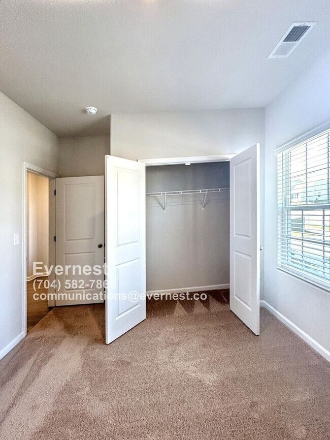 Foto del edificio - 209 Aniston Ln