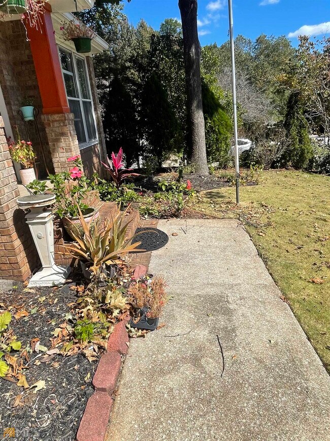 Building Photo - 9615 Fox Hunt Cir W