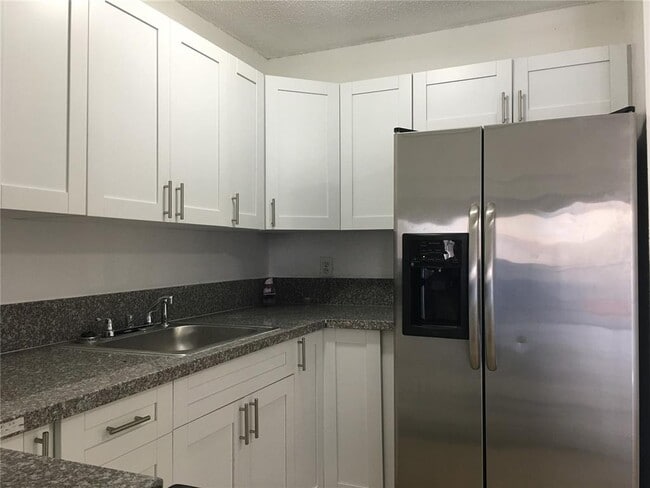 Foto del edificio - 3243 Coral Ridge Dr