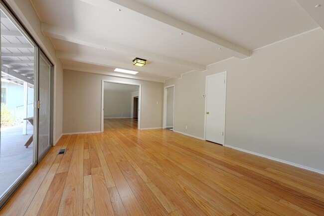 Building Photo - 660 Torwood Ln