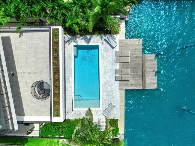 Foto del edificio - 1930 Bay Dr