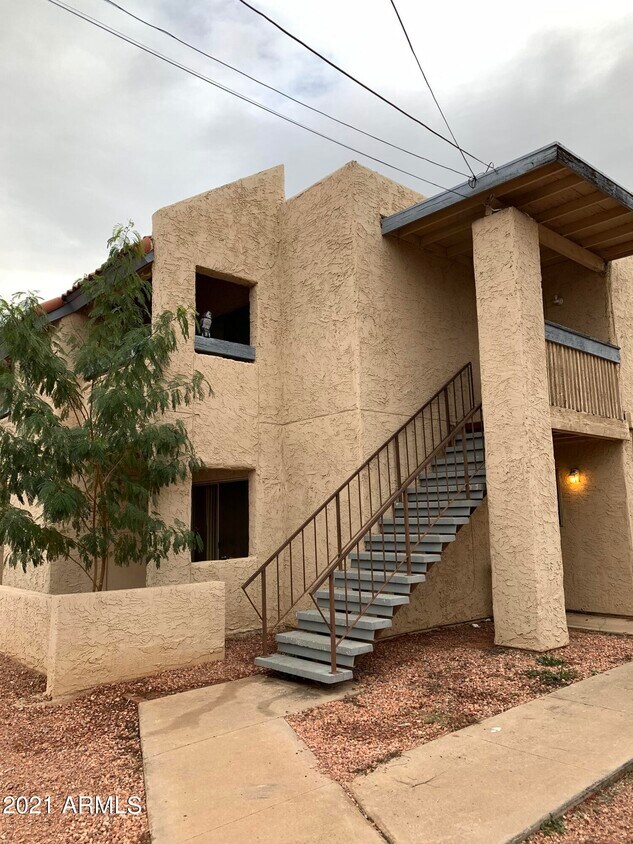 Foto principal - 2217 E Cactus Rd