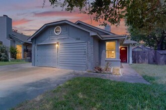 Building Photo - 2502 Charla Cir