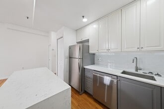 Building Photo - 319 Barrow St