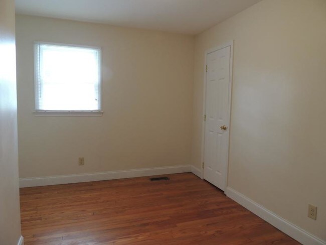 Foto del edificio - 103 Cottonwood Dr