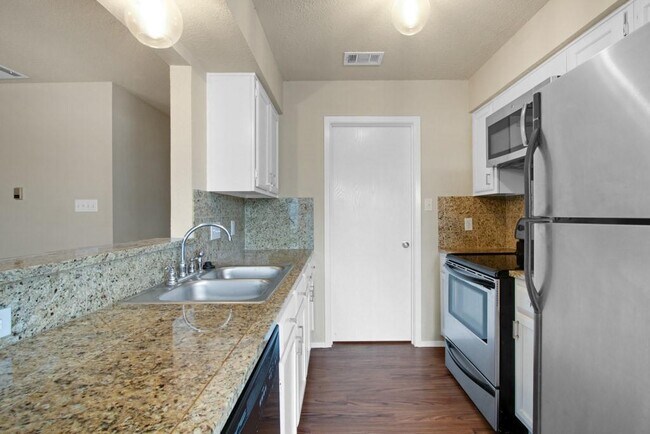 Foto del edificio - 2106 Nickerson St