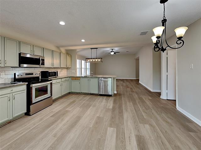 Building Photo - 2425 Graystone Dr