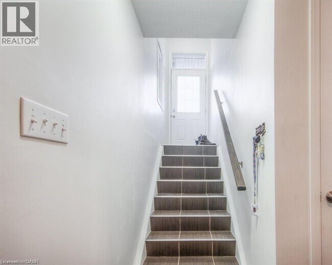 Photo du bâtiment - 388 Old Huron Rd