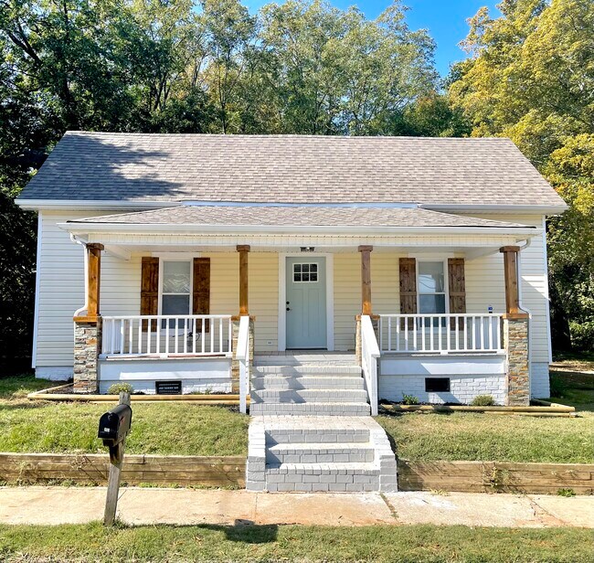 113 N Patterson St, Statesville, NC 28677 House Rental in Statesville