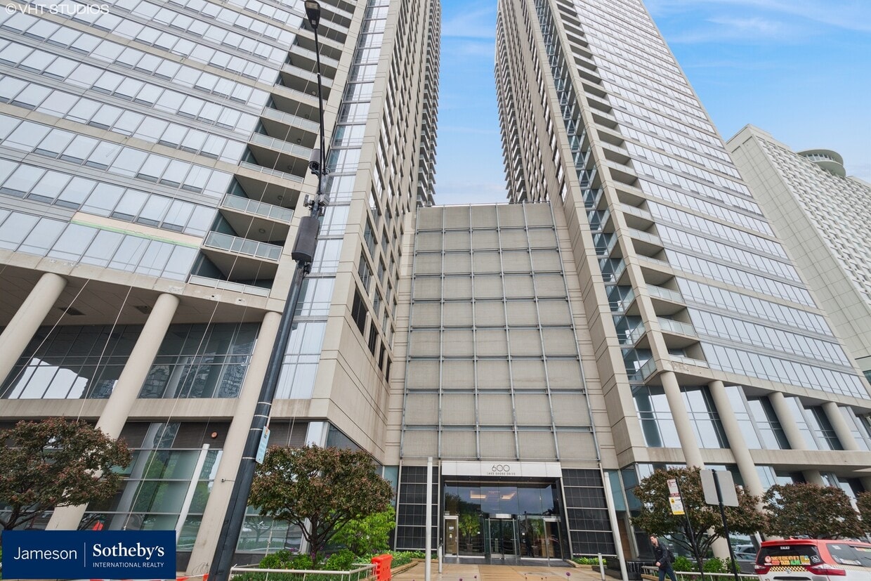 Primary Photo - 600 N Lake Shore Dr