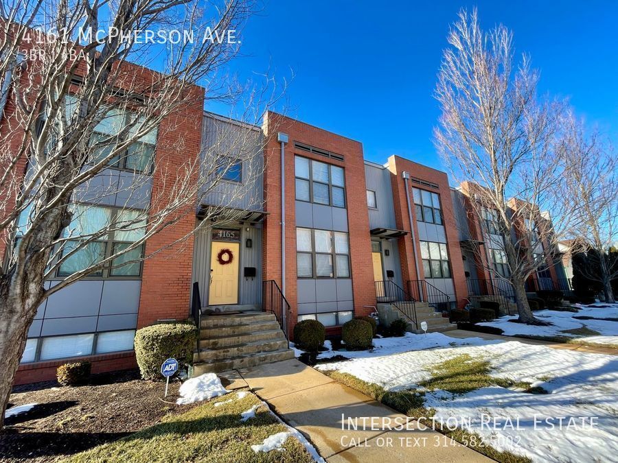 Primary Photo - Stunning CWE Townhome