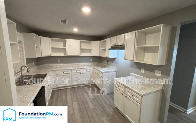Building Photo - 3166 Mensi St