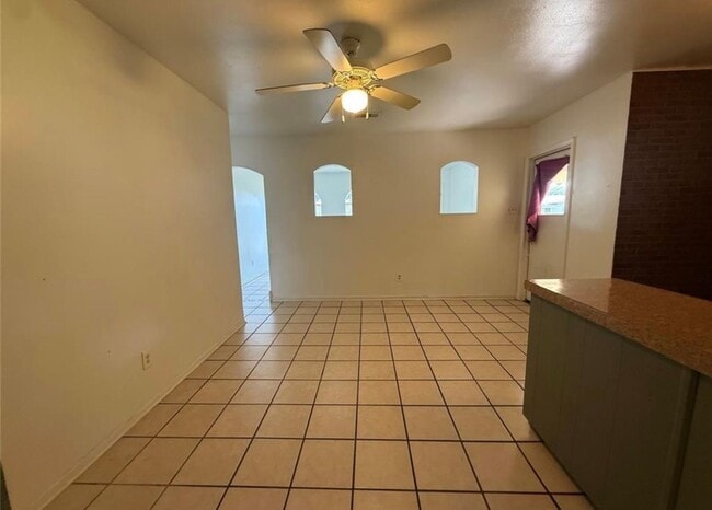 Building Photo - This Just In! New To The Market!