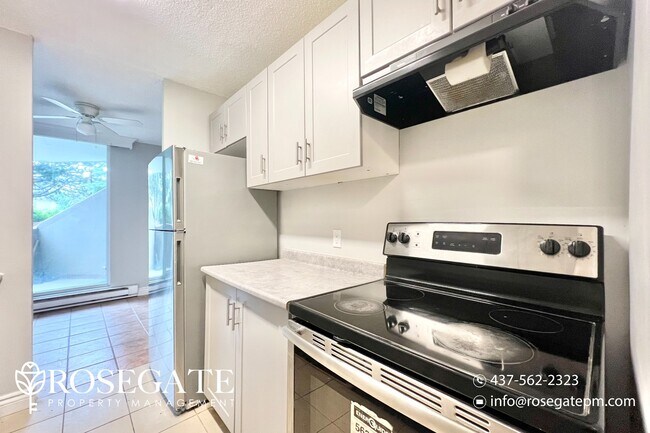 Building Photo - Newly Renovated 3-Bedroom Condo with 1.5 B...