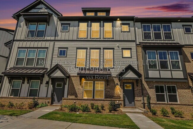 Building Photo - 1812 Alexander Village Main Dr