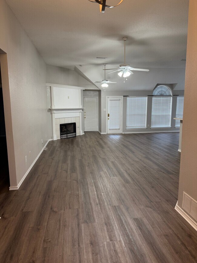 Building Photo - 7932 Hill Country Ln