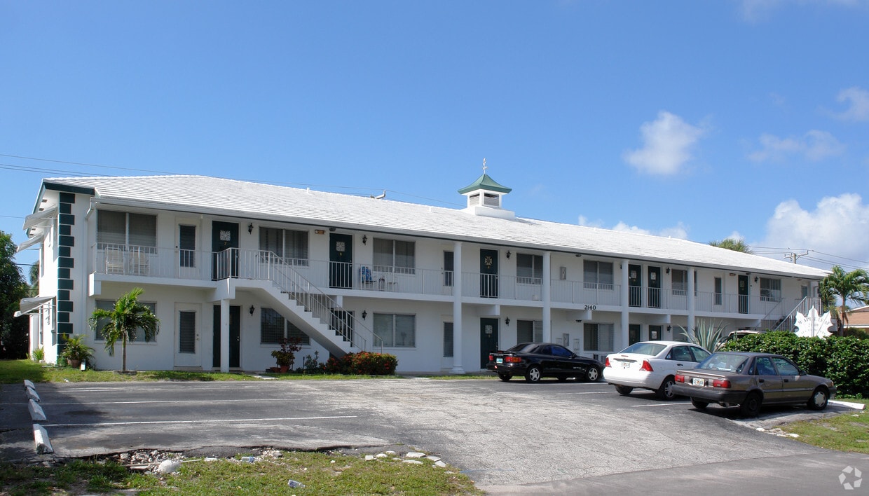 Primary Photo - Mapleleaf Apartments